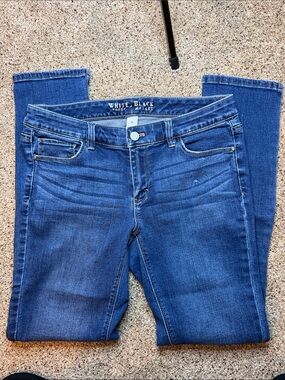White House Black Market Mid-Rise Skinny Leg Jean